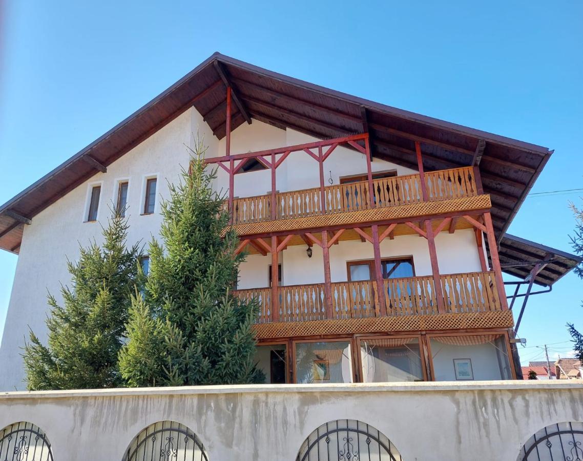Pensiunea Vera Rîşnov Εξωτερικό φωτογραφία